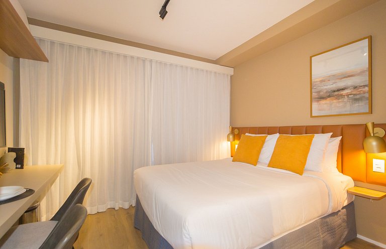 Studio completo com cama queen Moema