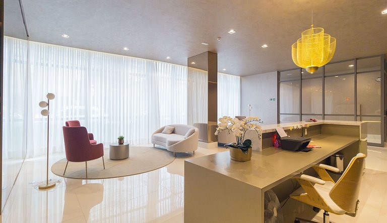 Studio Completo: Cama queen e espaço de trabalho