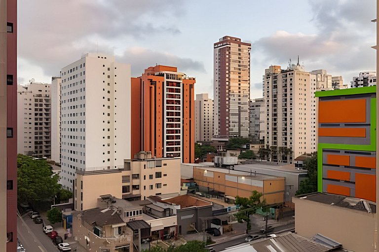 Apê de 2 Dormitórios no Melhor Prédio de Moema