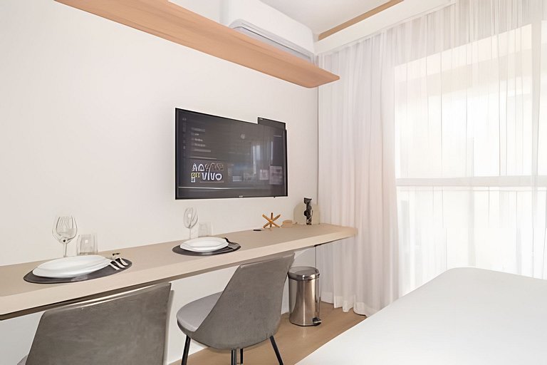 Studio Superior com Cama Queen em Moema