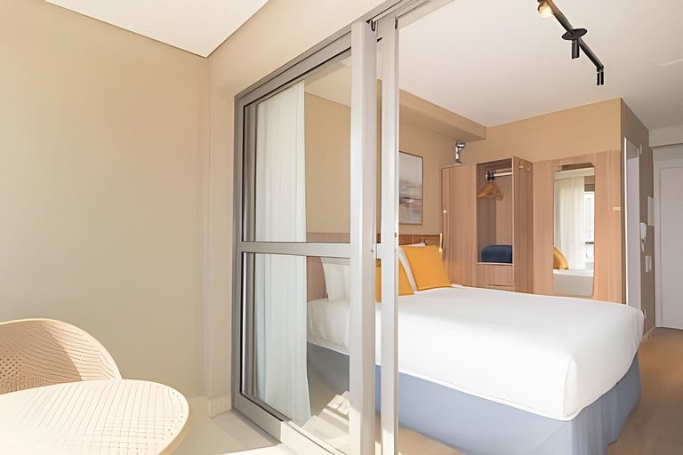 Studio Superior com Cama Queen em Moema