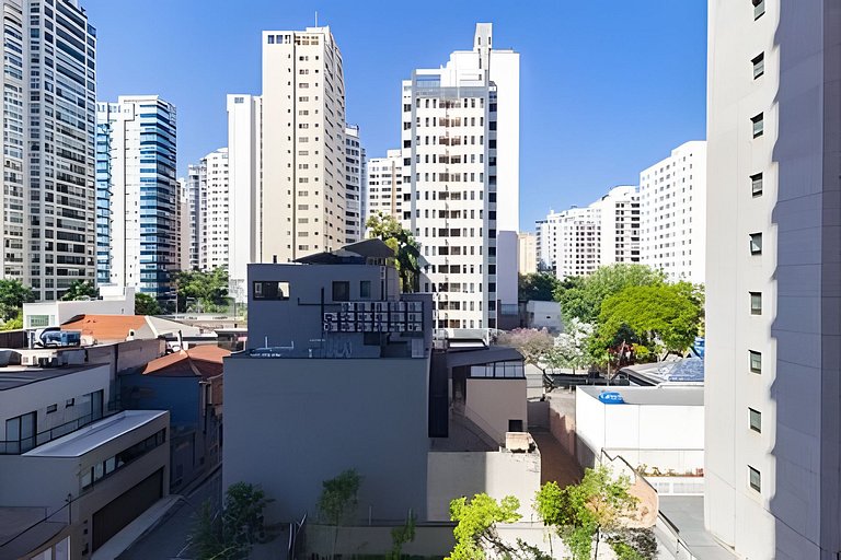 Studio  com Varanda e Banheiro Acessível em Moema